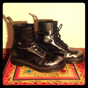 Dr. Martens Rub Off Leather Boots